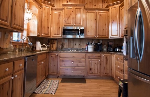 Robbinsville Cabin | Stunning Mountain Views, Fire Pit, Fireplaces, Perfect for Large Groups