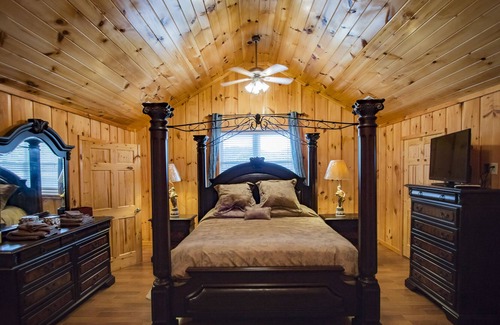 Robbinsville Cabin | Stunning Mountain Views, Fire Pit, Fireplaces, Perfect for Large Groups