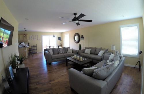 Alexander House | Stunning Mountain Views & Minutes to Downtown! Check out the Reviews