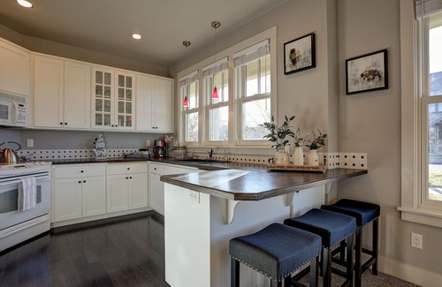 Sisters House | Stunning Mountain View Home In Sisters! Walk to town!