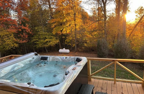 Butler Cabin | Stunning, Mtn-Top, Lakeview Cabin on Private 8 acres