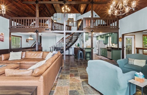 Tate Cabin | Stunning Mtn Views Game Room Dog-Friendly Lake Golf Pools