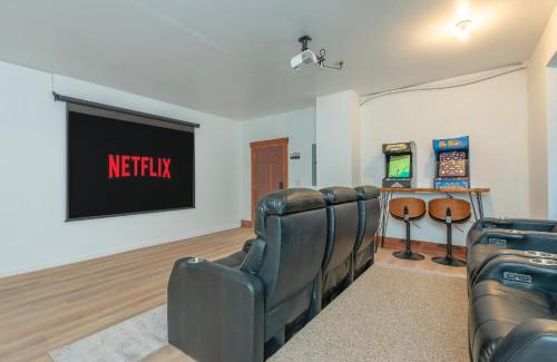 Laurel Ridge House | Stunning Mtn Views Hot Tub Movie Theater Game Room