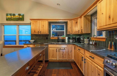 Hemphill Heights House | Stunning Mtn Views Hot Tub Firepit Sleeps 10