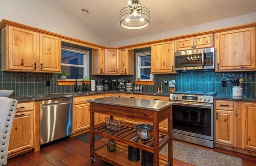 Hemphill Heights House | Stunning Mtn Views Hot Tub Firepit Sleeps 10