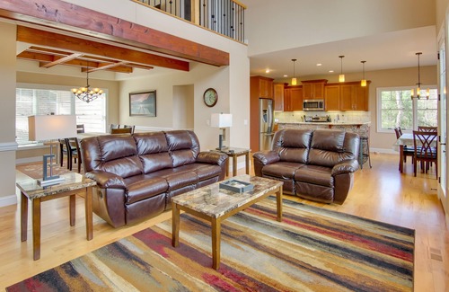 Nebo House | Stunning Nebo Lake House w/Deck & Views!
