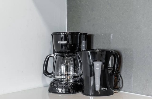 Parkdale Condo | Stunning New 1BR Suite in Trendy Queen West!