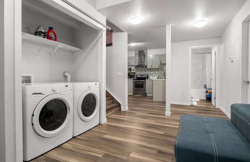 Calgary House | ✨ STUNNING New Basement Suite - 8 Min to Airport! 100+ Restaurants Nearby ✨