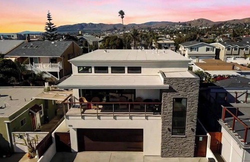 Pierpont Bay House | Stunning New Construction Steps From The Beach