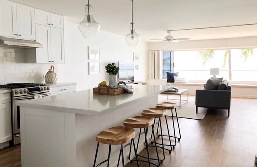 Diamond Head - Kapahulu - St. Louis Condo | Stunning, newly remodeled Waikiki beachfront condo!