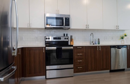 Downtown Louisville Apartment | Stunning Nulu 1BR Cozysuites 05