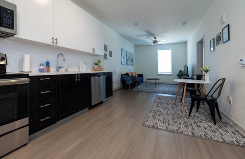 Downtown Louisville Apartment | Stunning Nulu 1BR CozySuites 06