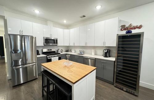 Communipaw Apartment | Stunning NYC rooftop views minutes away from NYC 2 bedroom 2 bath
