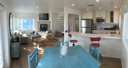 Ocean Beach House | Stunning OB Ocean View Stay