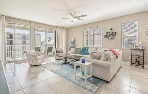 Windy Hill House | Stunning Ocean Breeze Luxury Villas 4D-Across The Street From The Ocean! Sleeps 10 guests!