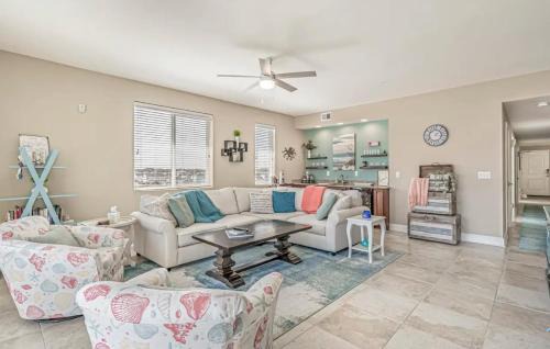 Windy Hill House | Stunning Ocean Breeze Luxury Villas 4D-Across The Street From The Ocean! Sleeps 10 guests!