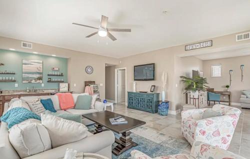 Windy Hill House | Stunning Ocean Breeze Luxury Villas 4D-Across The Street From The Ocean! Sleeps 10 guests!