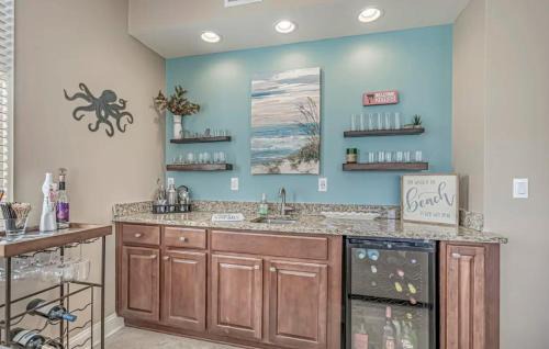 Windy Hill House | Stunning Ocean Breeze Luxury Villas 4D-Across The Street From The Ocean! Sleeps 10 guests!