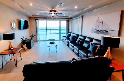 Villa del Mar Apartment | Stunning oceanfront condo on usable Sandy Beach