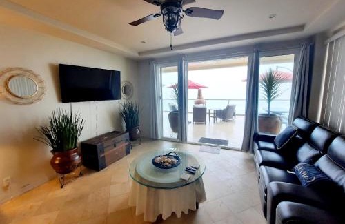 Villa del Mar Apartment | Stunning oceanfront condo on usable Sandy Beach