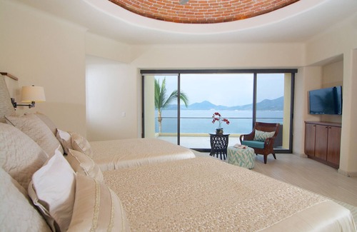 La Punta Villa | Stunning Oceanfront Estate w Private Chef + Walk To Beach✭✭✭✭