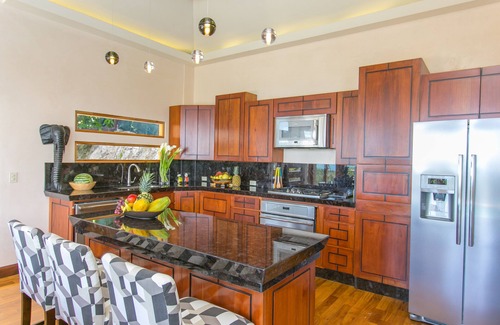 Valle Pura Vida House | STUNNING OCEANVIEW, FAMILY LUXURY, NEW, PRIVATE MOUNTAIN TOP in Manuel Antonio