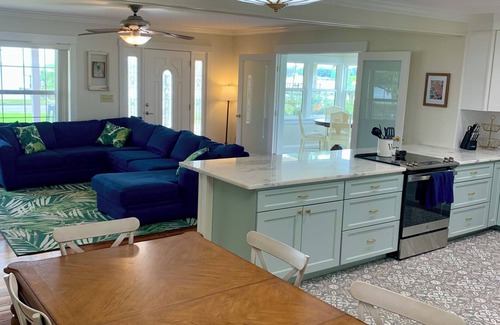 Sebring House | Stunning, 'Old Florida' lake house in Sebring, Florida with private dock!