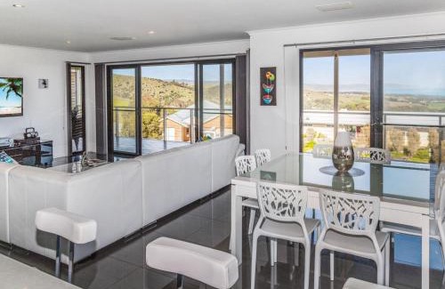 Carrickalinga House | Stunning on Stacey 42 Stacey Drive