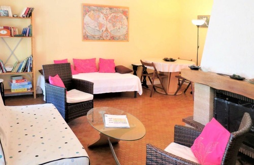 Saint-Laurent-de-Medoc Villa | Stunning private villa for 6 guests with WIFI, TV, terrace, pets allowed and parking
