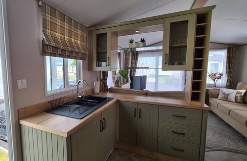 Rhyl Apartment | Stunning Platinum Caravan in Rhyl 2 Mins to Beach