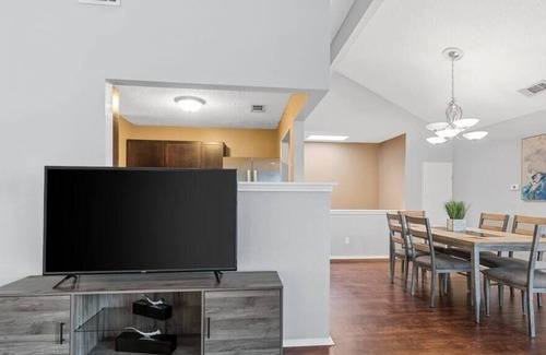 North Central Carrollton House | Stunning Pool, Beautiful 3/2 home w/Outdoor Space!