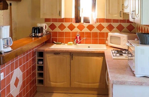 Lalbenque Villa | Stunning private villa for 4 guests with TV, terrace, pets allowed and parking