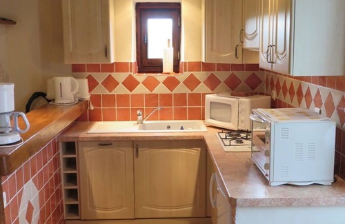 Lalbenque Villa | Stunning private villa for 4 guests with TV, terrace, pets allowed and parking
