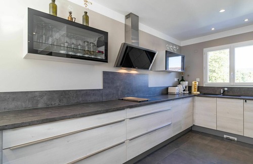 Preconil Villa | Stunning private villa for 6 guests with WIFI, private pool, TV, terrace and parking