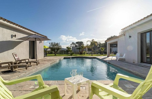 Preconil Villa | Stunning private villa for 6 guests with WIFI, private pool, TV, terrace and parking