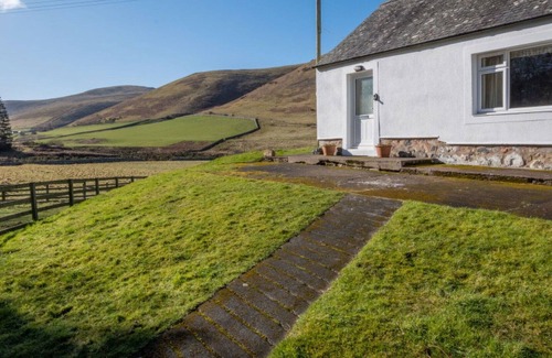 Wooler House | Stunning private villa for 4 people with WIFI, TV, patio, pets allowed, panoramic view and parking