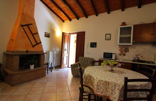 Marciano della Chiana Villa | Stunning private villa with private pool, WIFI, TV, pets allowed and parking, close to Arezzo
