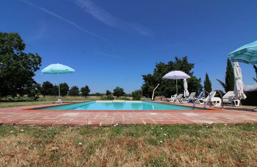 Marciano della Chiana Villa | Stunning private villa with private pool, WIFI, TV, pets allowed and parking, close to Arezzo