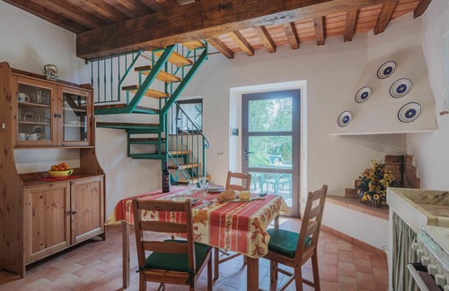 Massa Villa | Stunning private villa for 2 people with WIFI, TV, patio, pets allowed and parking