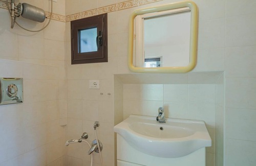 Massa Villa | Stunning private villa for 2 people with WIFI, TV, patio, pets allowed and parking