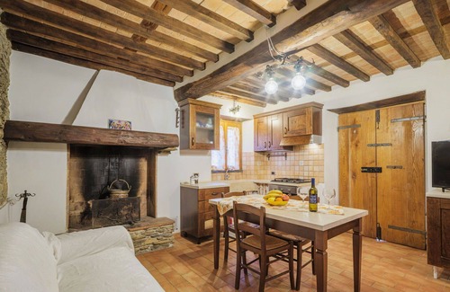 Montignoso Villa | Stunning private villa for 2 guests with WIFI, TV, pets allowed and parking
