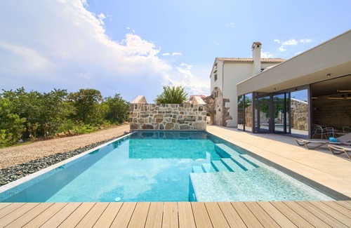 Nenadici House | Stunning private villa for 6 guests with private pool, WIFI, hot tub, A/C, TV, terrace and parking