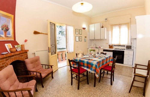 Cascine-La Croce Villa | Stunning private villa with WIFI, private pool, TV, veranda, pets allowed, parking, close to Lucca