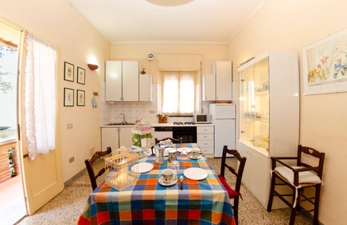 Cascine-La Croce Villa | Stunning private villa with WIFI, private pool, TV, veranda, pets allowed, parking, close to Lucca