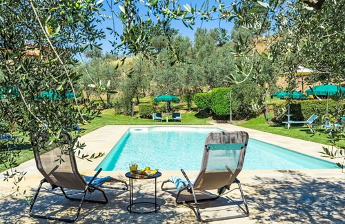 Loro Ciuffenna House | Stunning private villa for 14 people with WIFI, private pool, balcony, pets allowed and parking