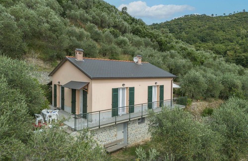 Sestri Levante House | Stunning private villa for 4 guests with A/C, WIFI, TV and patio