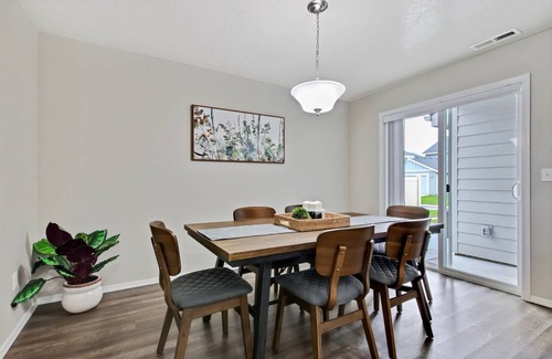Meridian House | Stunning Private 3 Bedroom Home in the Heart of Meridian