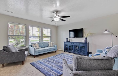 Meridian House | Stunning Private 3 Bedroom Home in the Heart of Meridian