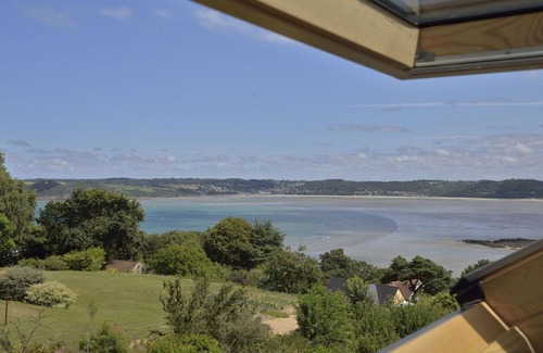 Cotes d'Armor House | Stunning private villa for 8 people with WIFI, TV, pets allowed and parking