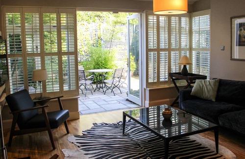 Ranelagh House | Stunning Private Mews off Leeson Park
